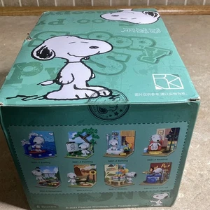 Peanuts Snoopy Friends Character Blind box set of 8 - New In Box - Picture 1 of 4