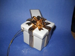 Lenox Elfenbein mit Goldschleife Geschenk Weihnachtsschmuck - personalisierbar - Bild 1 von 5