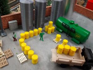 Lot 20 fûts jaunes bidons Ech 1/87 HO pour décor train diorama entrepôt maquette