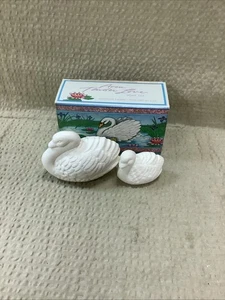 Vintage NOS Avon Tender Love Schwan Seife Set 3oz Mutter und Baby weiß - Bild 1 von 4