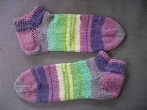 Selbstgestrickte Sneakers-Socken Gr. 34 - 35,    75% Wolle, 25% Polyacryl - Bild 1 von 3