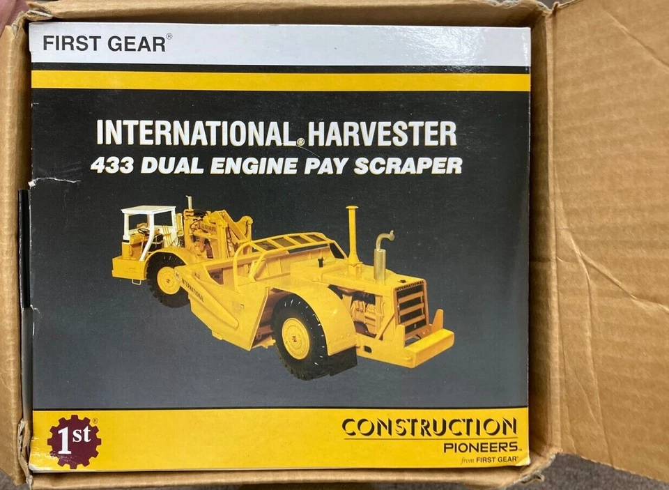 FIRST GEAR 1/25 International Harvester 433 Dual Engine Scraper NEW w Outer Box - Image 1 of 1