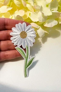 Large Daisy Iron-on patch, Clothes Patches, Flower Patches - Picture 1 of 3