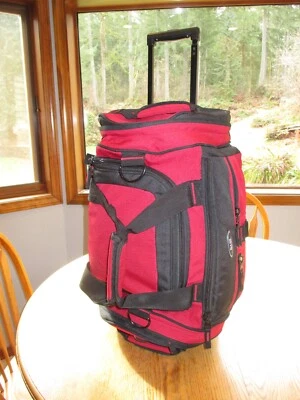 G.H. Bolsa de equipaje con ruedas BASS bolsillos bien construida (resistente) roja uso mínimo viaje Foto 1 de 4