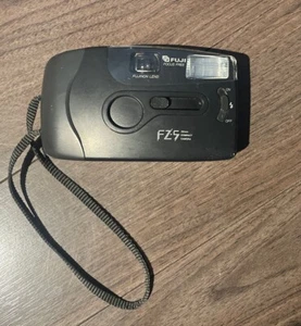 Fuji FZ-5 35mm Film Point and Shoot Compact Camera Black Untested Focus Free - Picture 1 of 10