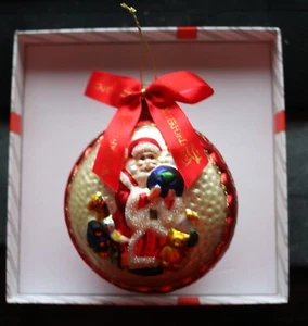 Medallón de Santa Waterford Holiday Heirlooms con juguetes adorno vidrio - Imagen 1 de 7