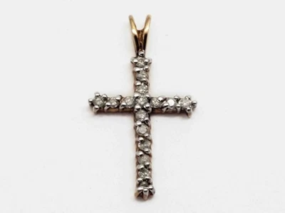 Colgante con dije de cruz de diamantes naturales de 0,16 quilates de oro de 10 k Foto 1 de 4