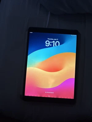 Apple iPad Pro 10.5 Inch WiFi 64GB Silver Tablet - Image 1 of 4