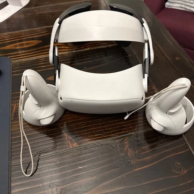 Meta Quest 2 64GB Standalone All-in-One VR Headset KW49CM - Image 1 of 4