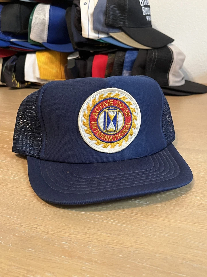 Sombrero de camionero vintage activo 20-30 International Patch  Foto 1 de 4