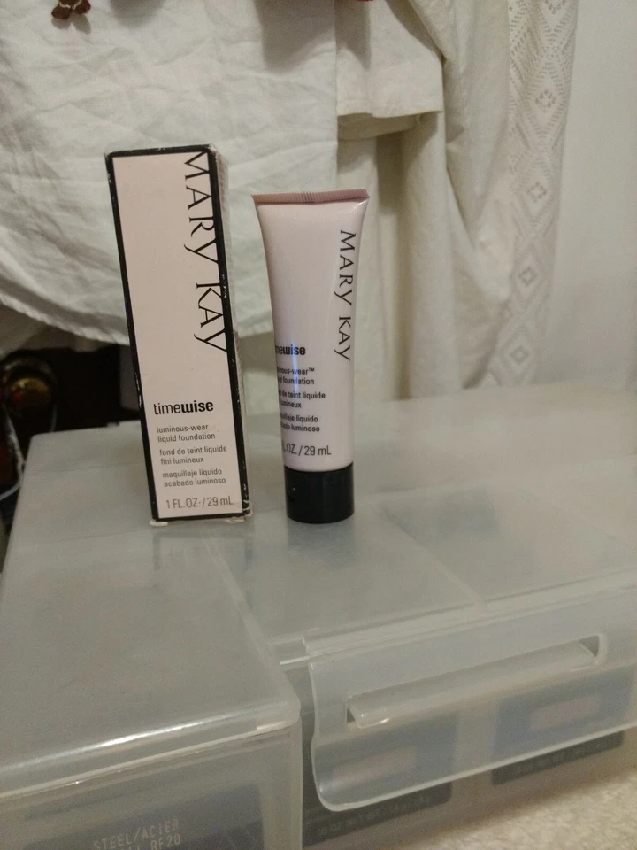 MARY KAY LUMINOUS FOUNDATION (UPDATED 09/25) - Image 1 of 1