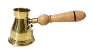 Cafetera turca tradicional vintage de latón olla mango de madera hecha en Egipto - Imagen 1 de 6