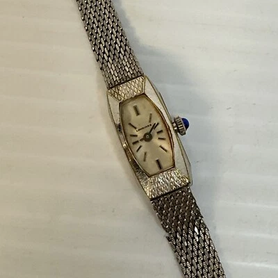 Reloj pulsera Longines 1951 para dama placa de oro blanco de 14 quilates 17J 510 vástago de zafiro azul Foto 1 de 4
