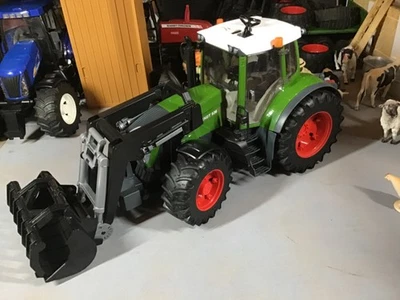 Bruder 1:16 Fendt 936 Vario Tractor with Front Loader. - Image 1 of 4