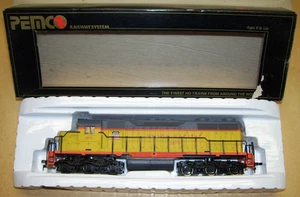 Locomotora diésel Pemco HO Union Pacific EMD SD-35 #6879, LN en caja 3303-011 - Imagen 1 de 11