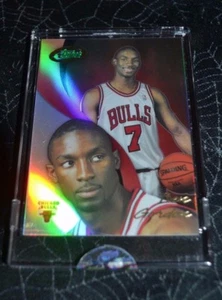 2004 ETOPPS BASKETBALL - RC BEN GORDON CHICAGO BULLS  - Picture 1 of 3