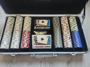 World Poker Tour 300 Poker Chip Set Bloccabile Più Sigillato WPT Texas Holdem LEGGI - Foto 1 di 7