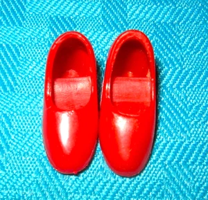 VINTAGE KENNER BLYTHE PUPPE FÜR KLEIDUNG ODER MODE WEICHE MATSCHIGE ROTE SCHUHE SELTEN! - Bild 1 von 3