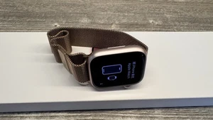 Apple Watch Series 9 41mm Alu in Rosé + Apple Milanese Gold Armband - Bild 1 von 10