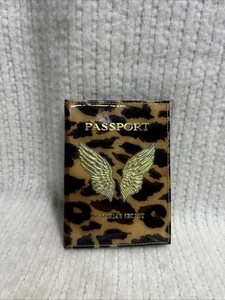 Porta pasaporte ángel Victoria’s Secret - estampado de leopardo - hermoso 🐆 - Imagen 1 de 6