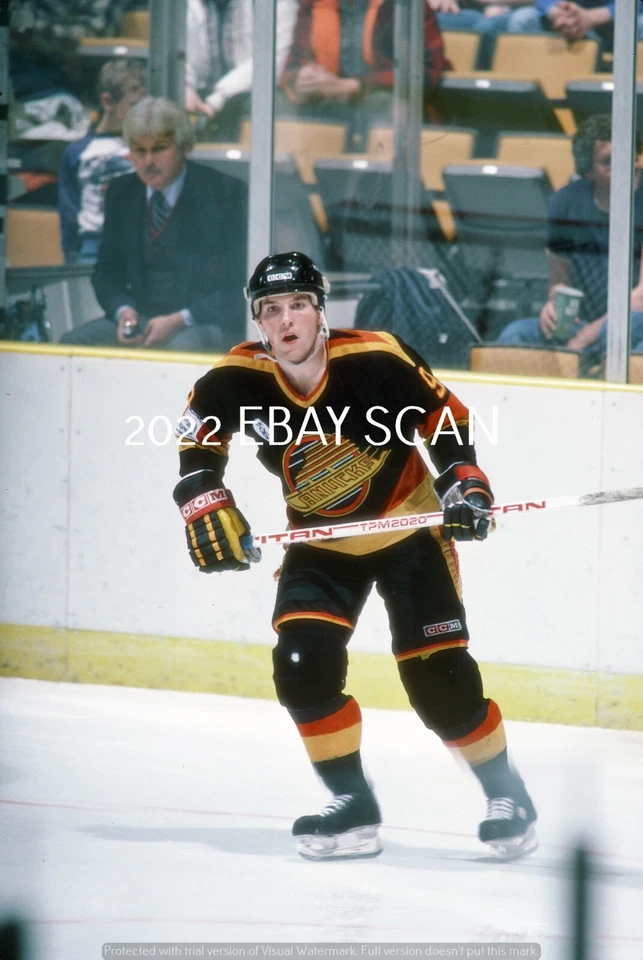 TONY TANTI In ACTION 35mm COLOR SLIDE Vancouver CANUCKS STAR PLAYER++++ - Image 1 of 1