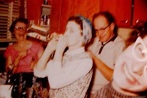 Lot 12 Original Slides - Vintage Drinking, Partying Glamour Cheesy, Gay Interest - Picture 1 of 12