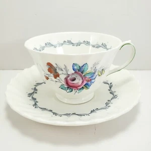 Taza y platillo Royal Doulton The Chelsea Rose con patas 6 oz té café - Imagen 1 de 9
