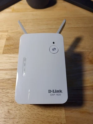 D-Link AC1200 Wireless Range Extender DAP-1620/E - White - Used - Image 1 of 3