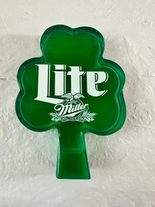 Vintage Miller Lite Pin grün Kleeblatt Form St. Patricks Day Bier Griff Zapfhahn - Bild 1 von 4