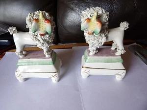 ANTIKES WILLIAM KENT STAFFORDSHIRE PAAR PUDELFIGUREN VÖGEL IM MUND - Bild 1 von 11