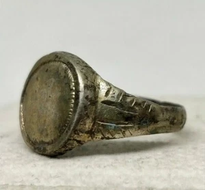 Ancient Roman bronze ring with an ornament. - Picture 1 of 6