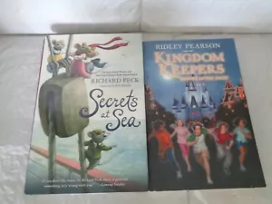 Disney Kingdom Keepers & Secrets at Sea - Chapter Books - Peck - Ridley Pearson - Foto 1 di 1
