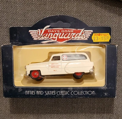 Lledo Days Gone Vanguards 1953 Pontiac Delivery Van Milwaukee Ambulance 61002 — 第 1/4 张图片