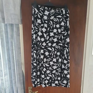 Marks & Spencer Collection Black Mix Skirt - Size 16. Elasticated Waist. BNWT - Picture 1 of 4