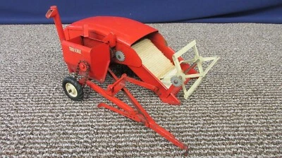 Tru-Scale Auger Combine 1:16 Scale Pressed Steel Metal Farm Toy - Image 1 of 4