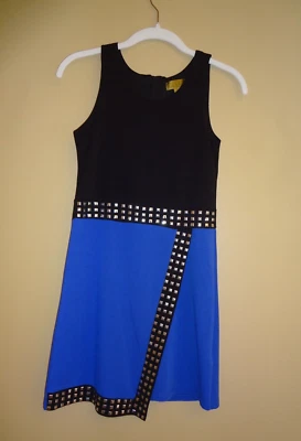 Vestido para niña Nicole Miller azul/negro sin mangas con tachuelas imitación envolvente talla grande Foto 1 de 4