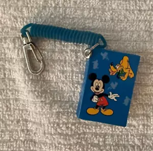 Portachiavi Topolino con libro - 11,91€ - Foto 1 di 2