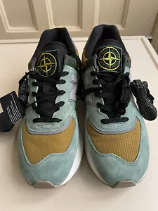 STONE ISLAND x NEW BALANCE 574 Legacy - UK9,5 EU 44 - hellgrün - New in Box - Bild 1 von 4