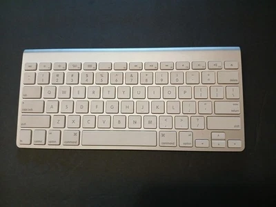 Apple Wireless Keyboard A1314 Bluetooth Aluminum Mac 2xAA Tested  - Image 1 of 4