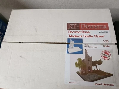 DIORAMA-BASE "MEDIEVAL CASTLE STREET" RT-DIORAMA 1/35 - Immagine 1 di 3