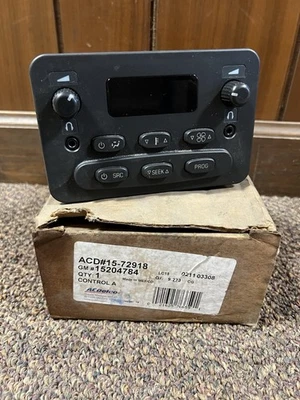 New NOS GM 15204784 Rear Console Audio Temp Control Unit  - Image 1 of 4