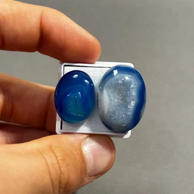 Agate Banded x2 Oval with blue colour and druzy, loose gemstone 25x18mm Eo-1357 - Image 1 of 4