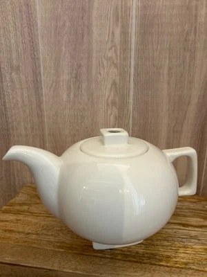 New Tea Forte Solstice White Porcelain Seeping Teapot 12 oz capacity - Image 1 of 4