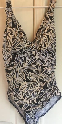 Traje de baño para mujer Caribbean Joe talla 14 fruncido de una pieza floral azul marino marfil con volantes Foto 1 de 4