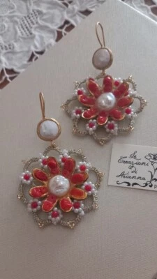 orecchini Pendenti Margherita corallo e perline - Immagine 1 di 4