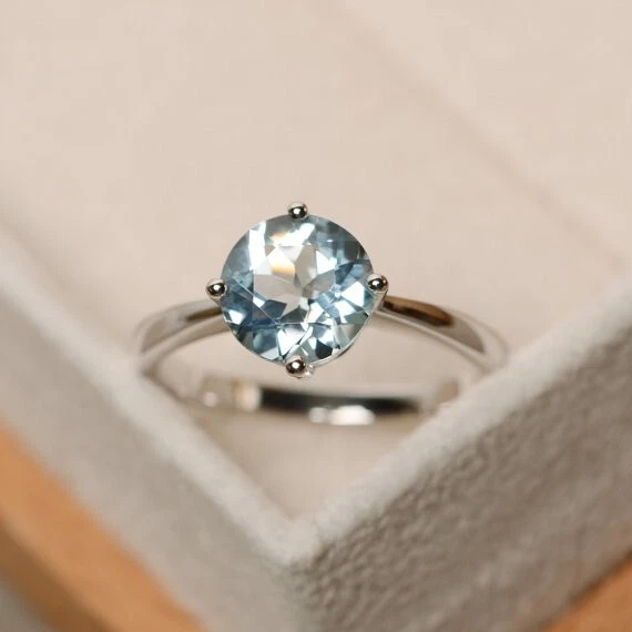 Anillo de compromiso de diamantes y aguamarina real de corte redondo de 2,00 quilates de oro blanco macizo de 14 quilates Foto 1 de 4