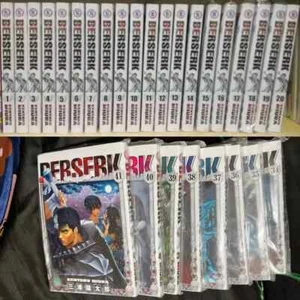BERSERK Manga Volume 1-42 Set Completo/Loose Kentaro Miura Versione Inglese Fumetti - Foto 1 di 19