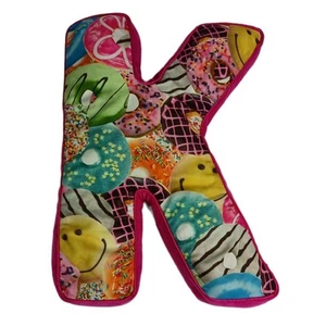 ISCREAM Lettermania "K" Almohada Microperlas 16" Estampado Happy Donut Rosa Vellón Espalda - Imagen 1 de 3