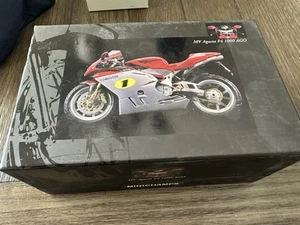 Minichamps 122 121720 MV Agusta F4 AGO - 1/12th scale - 2004 - Picture 1 of 7