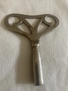 Chiave scheletro botte scatola quadrata farfalla vintage antica 2 1/2”x 2 1/8” - Foto 1 di 3